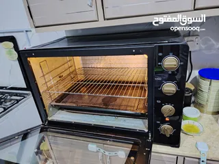  3 فرن كهربائي من نوع هوم اليكترك مستعمل يعمل بحالة ممتازة لكن يوجد مشكلة بسيطة في الباب