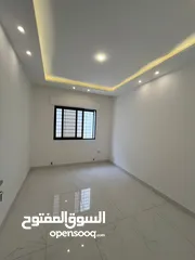  9 شبه ارضي 130م مع حديقة و ترس 90 متر في البنيات خلف البتراء