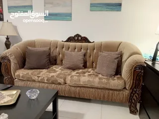  6 طاولة سفرا للبيع وطقم كنب تفصيل مستعمل بحالة الجديد