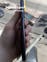  13 سامسونج جلاكسي اس 22 عادي 256 جيجا جهاز نظيف جداً لزقته عليه الجهاز تقريباً جديد مش شبه جديد