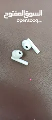  2 سماعات اصليه بحالة الوكاله