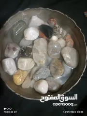  16 أحجار جميلة