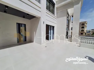  4 شقة ارضية مع ترس للبيع في دير غبار بمساحة بناء 155م