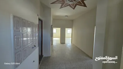  2 يتوفر لدينا شقة مع سطح مع جنانه للبيع اول قرية تل قبل المجلس القروي