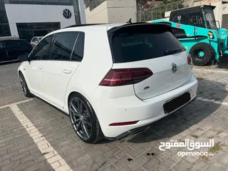  2 Golf R line 2019 , دفعة نقداً والباقي شيكات شخصية 5000 بالشهر لمدة 18 شهر