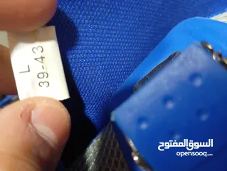  5 بوت عجال (سكيت - skate ) مستعمل لمده بسيطه  مع شنطة السكيت  مناسب من نمره 39 - 43 / يتوسع.