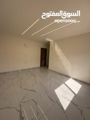  11 شقه طابق تسويه للبيع مساحه 145 داخلي وخارجي 100متر بموقع مميز في جبيهه حي المنصور