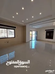  1 ارضية مع ترس بتشطيب حديث 145 متر بسعر لقطة في القويسمة