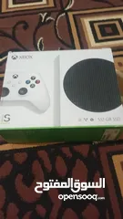  6 xbox series s الجهاز نظيف بحالة الجديد ومعه جميع اغراضه ،، تم استخدامه فترة قليلة وربي يباركلك فيه