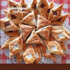  14 مطعم معجنات للبيع يعمل منذ 1995لغايه الان بشكل ممتاز  موقع ممتاز وله زبائن تبحث عن الجوده والطعم