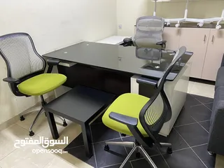  7 Office desk and chairs