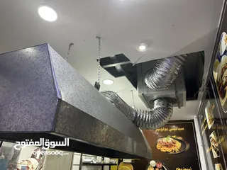  3 عدة مطاعم.