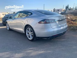  3 مجموعة سيارات تسلا موديل S 85 موديل 2015 و 2016
