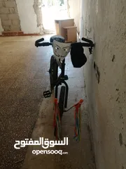  5 بسكليت جنط 20 عليها جنزير سدر
