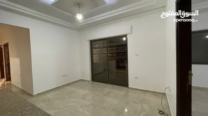  2 شقه ديلوكس 130mطابق أول من المالك مباشره قريبه من محطة الباص السريع