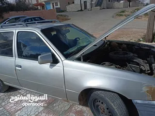  2 سيارة اوبل كاديت ستيشن بحالة جيدة للبيع .