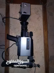  1 كاميرا فيديو VHS ماركه هيتاشي ياباني اصلي + power supply +Stand كشاف اضاءه ألماني قوه اضاءه 1000 وات