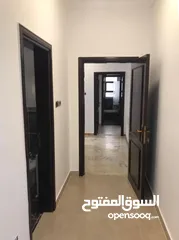  10 دابوق شقة ارضية طابقية مع حديقه 4 نوم للإيجار الفارغ