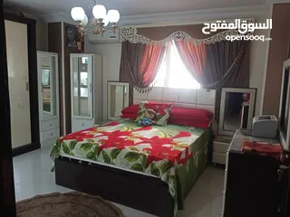  3 شقه  بكمبوند بيرل بيراميدز اول الطريق الصحراوي من اتجاه الرمايه بجوار المتحف الجديد  مساحة 225 متر