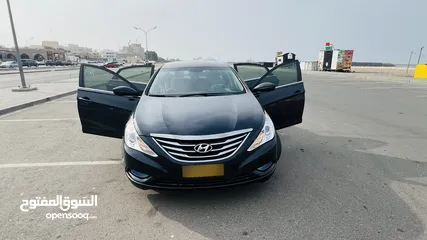  2 Hyundai Sonata 2011