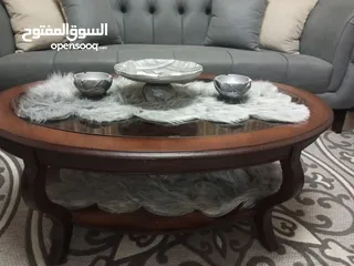  8 كنب تفصيل باللونين السكني والبيج مكون من سبعة  مقاعد بحالة الوكالة جديد