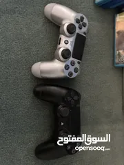  2 PS4 with 2 remotes