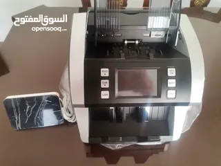  2 ماكينات عد النقود