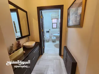  12 فيلا متلاصقة فارغة في عبدون للبيع أو للإيجار  ref : 14341