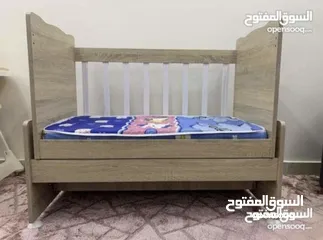  6 سرير بيبي هزاز مع درج تخزين اسفل التخت بحالة الجديد