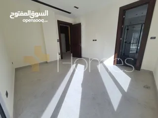  6 فلل متلاصقة ضمن كمباوند في منطقة رجم عميش بمساحات بناء تبدا من 430م