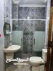  2 شقة بموقع ممتاز بجبل طارق شبة جديده بسعر ممتاز استخدام شخصي قليل