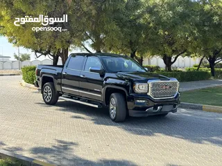  24 GMC SIERRA DENALI  2018 جمس دينالي فل مواصفات بحالة ممتازة فورويل فتحة لون اسود داخل اسود