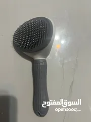  9 أغراض قطة كاملة للبيع شبه جديدة  و جديدة للبيع بنصف السعر ( طعام -رمل-لتر بوكس - صحن -مجرفة )
