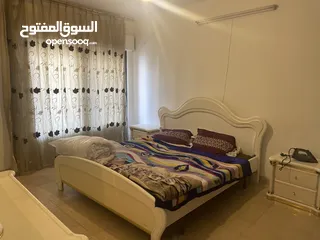 15 شقة واسعة للإيجار ذات اطلالة في شارع الجامعة