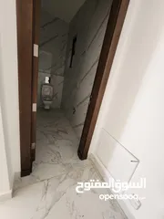  2 شقة فارغة للبيع في ام اذينة  ref : 14124