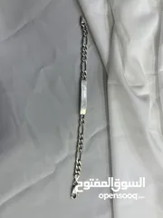  1 الأسوارة الفضية الإيطالية عيار *925* بوزن *15.3 جرام* تُعد خيارًا رائعًا لمحبي الفضة الأصيلة