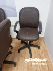  4 كراسي مكتب وطاوله اجتماعات للبيع