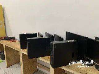  4 كومبيوتر جديد مع شبكة ومكاتب وكوبيرد وماوس وجميع الملحقات
