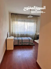  5 3 غرف نوم ,مفروش مع كامل الاحهزة ، ط4 مقابل فندق سانت ريجز / يوجد غرفتين .حمامين ط3  عبدون