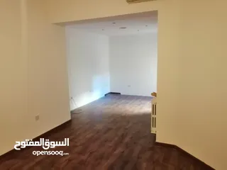  4 شقه ارضيه For rent للايجار او البيع  في الشميساني