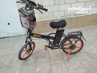  2 بسكليت كهرباء للبيع  كل اشي جديد  بس في مشكله في البطاريه البسكليت بصلاه عنبي ولى برغي ناقصه