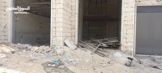  3 مخازن للبيع دورا