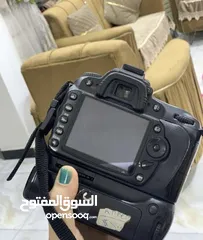  4 كاميرا نيكون D90