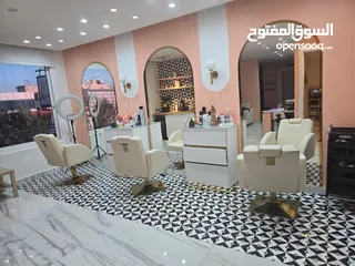  1 صالون تجميل نسائي للبيع