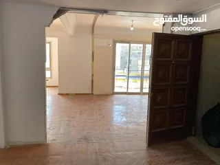  4 شقة للبيع بشارع عباس العقاد الرئيسى