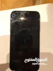  6 اجهزة ايفون كلها بحالة جيدة والكسور الي مبينة انا بصلحها وما منقصر مع الشرا ان شاء الله