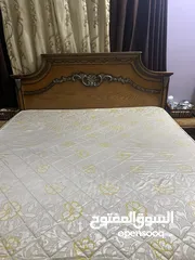  1 تخت زان خشب مرتب مع فرشة بحالة جيدة