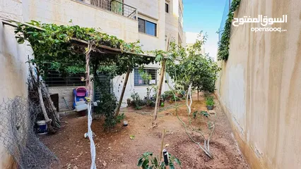  4 شقه طابق اول مع حديقه واسعه للبيع ابو نصير / مقابل الكليه البحريه