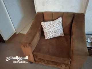  4 طقم كنب 7 مقاعد بحالة جيدة