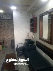  2 ديكور صالون حلاقه كامل مع الكراسي والمغسله والفرش شامل كل شي بالمحل باستثناء العده اليدويه